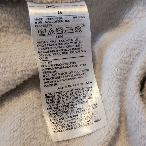 ๐ Old Navy Camo Sweatshirt - Picture 6 of 6